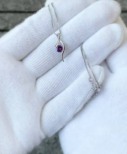 Curve Pendant Necklace
