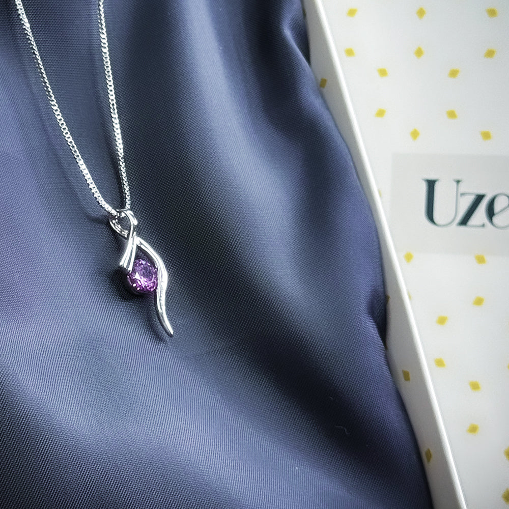Curve Pendant Necklace